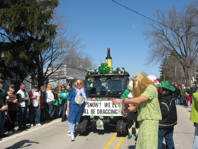 /pictures/ST Pats Float 2009 - No snow our guys keep draging/IMG_1410.jpg
